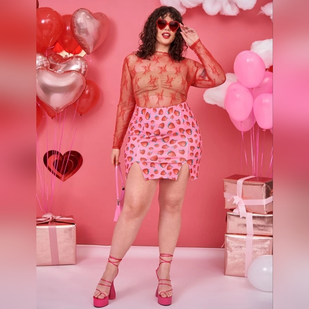 SHEIN Plus Strawberry Print Split Hem skirt
